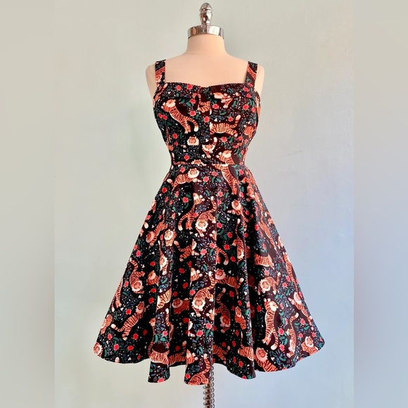 Eva Rose Fold Over Sleeveless Fit & Flare Pinup Dress Pockets Tiger Print Sz M - Picture 1 of 14
